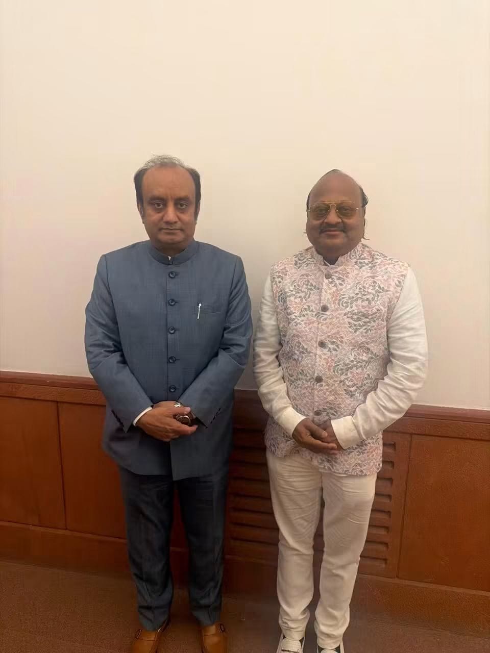 Pyarelal Gundecha with Indian official — Yash Veera Films, Tamil film producer recognition