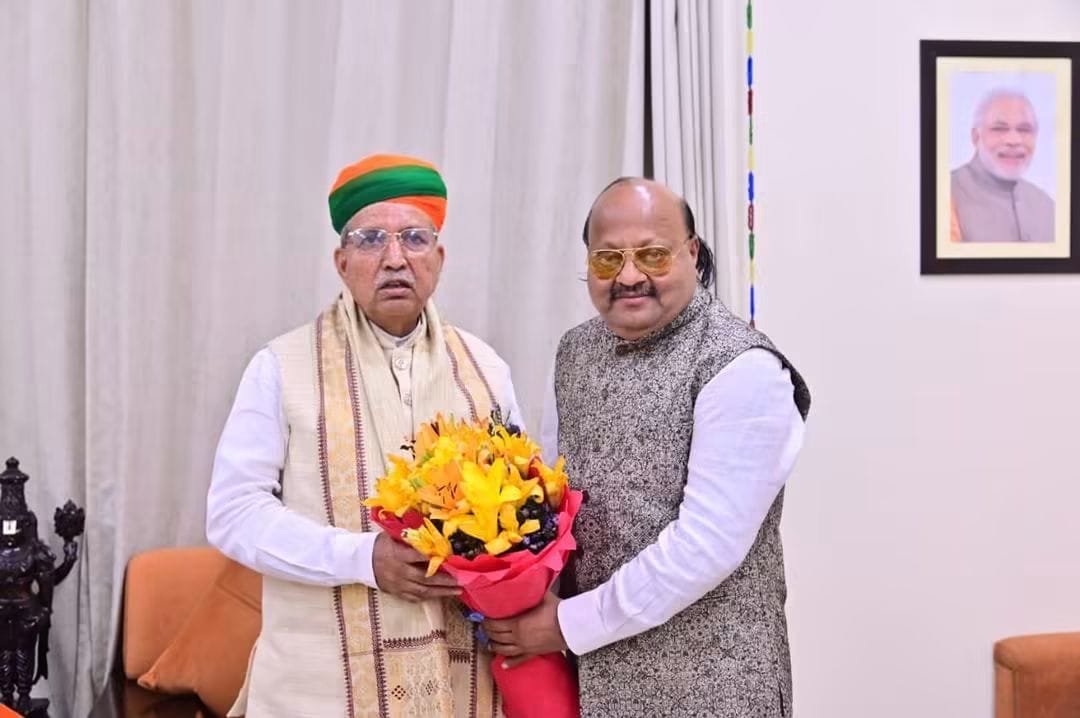 Pyarelal Gundecha honouring official — Indian film producer, Yash Veera Films
